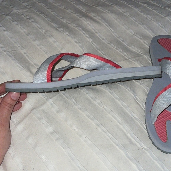 Nautica | grey and pink slippers | Size 7 - Picture 3 of 3